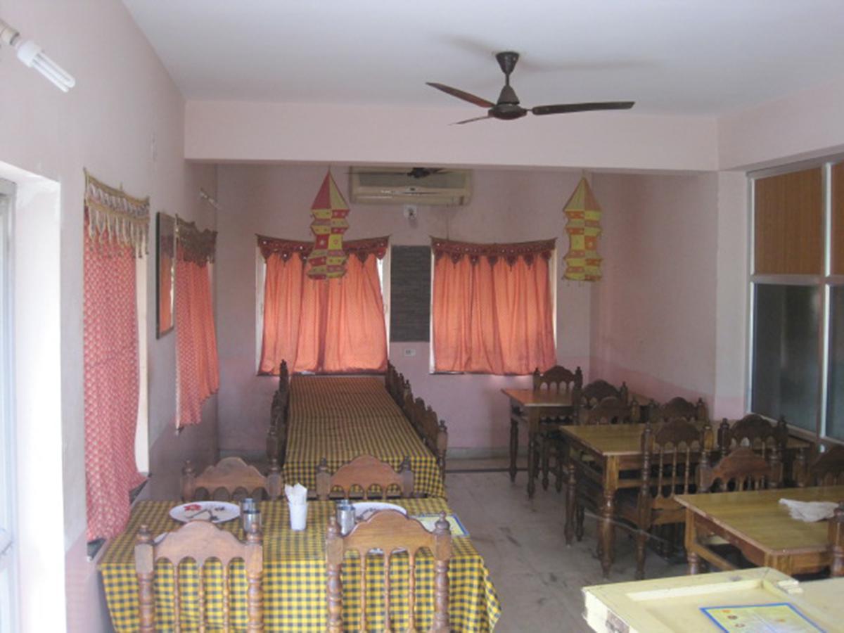 Hotel Arya Palace Puri Exterior foto