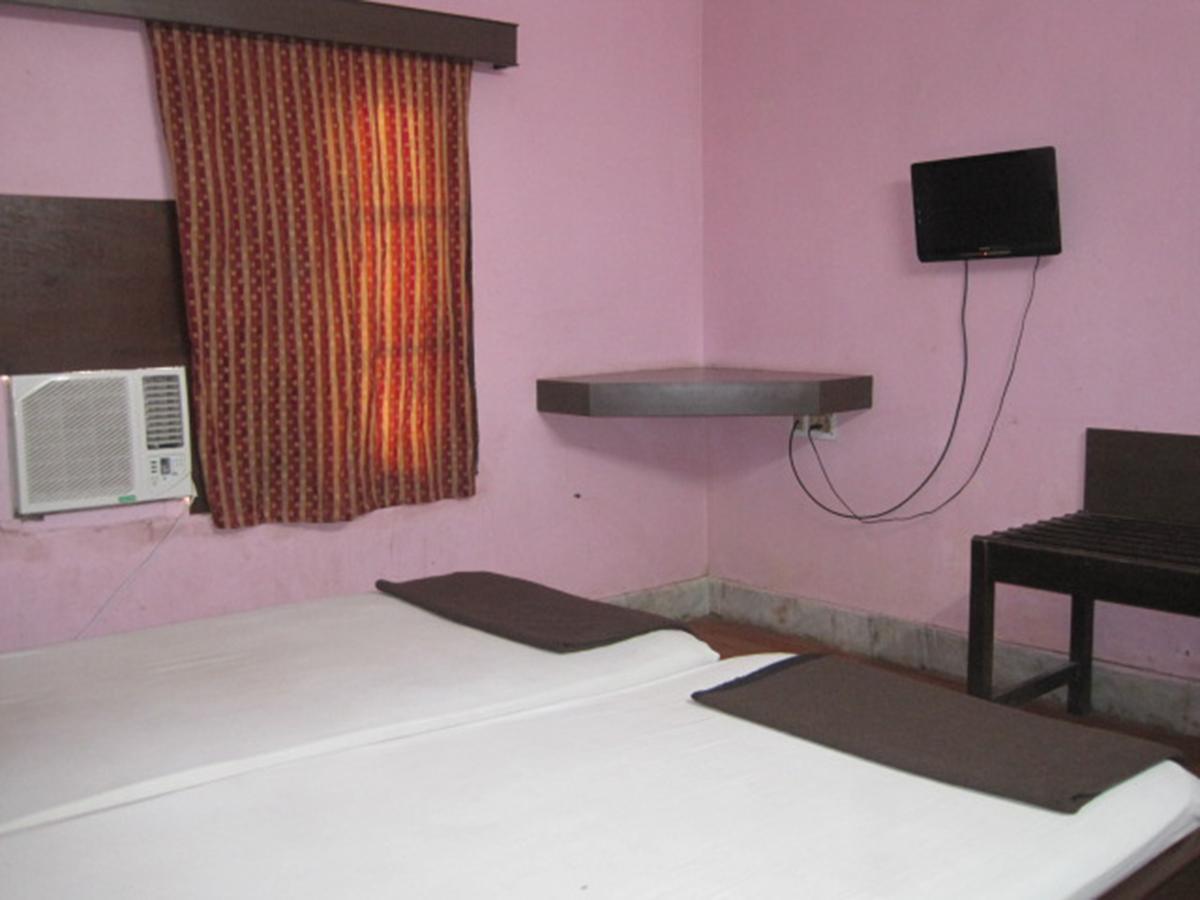 Hotel Arya Palace Puri Exterior foto