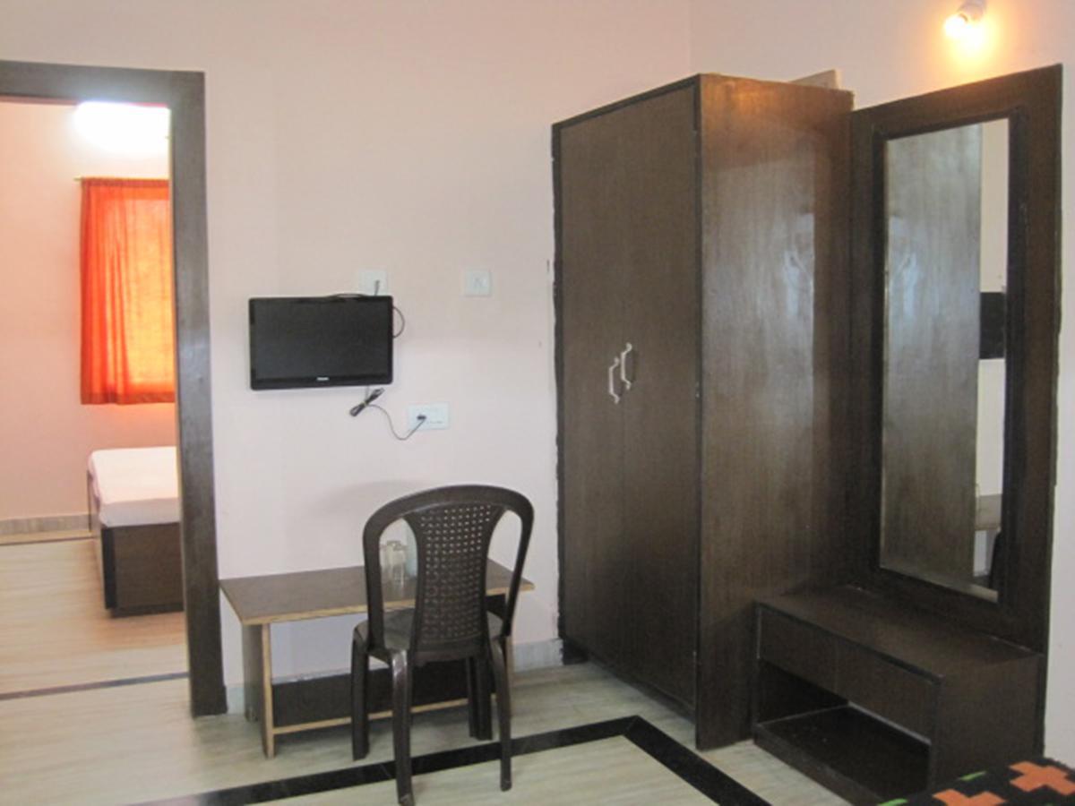 Hotel Arya Palace Puri Exterior foto