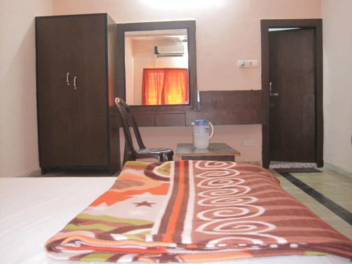 Hotel Arya Palace Puri Exterior foto