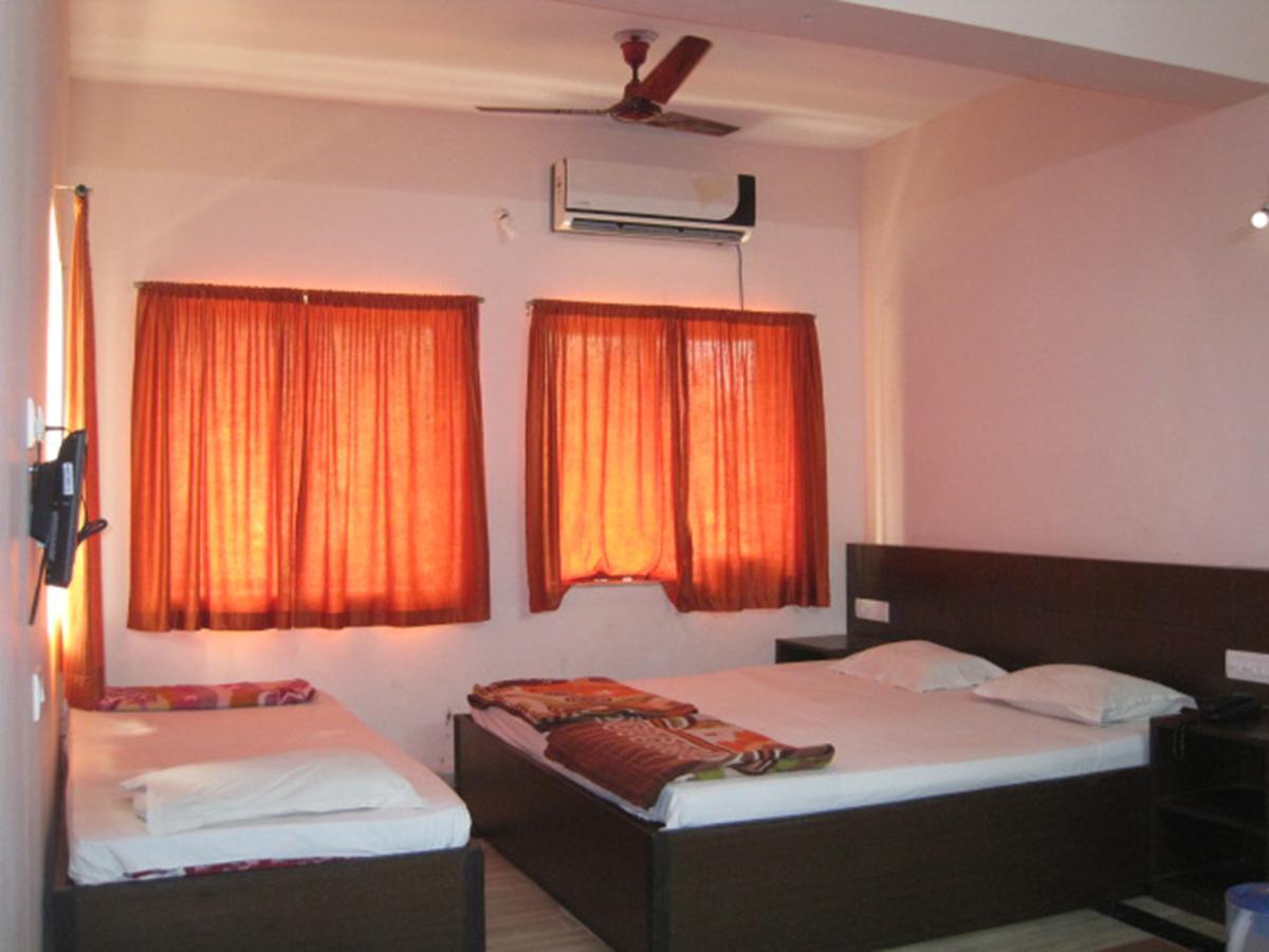 Hotel Arya Palace Puri Exterior foto
