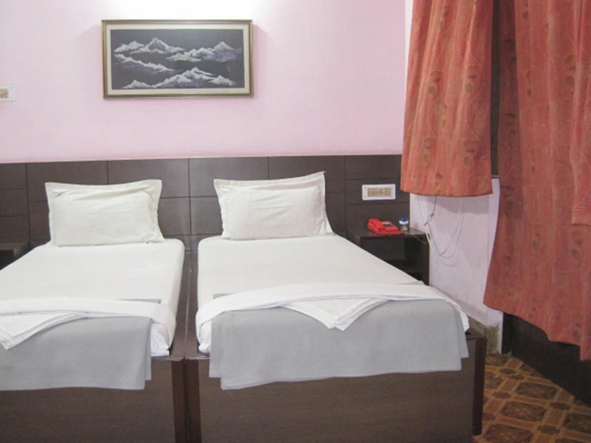 Hotel Arya Palace Puri Exterior foto