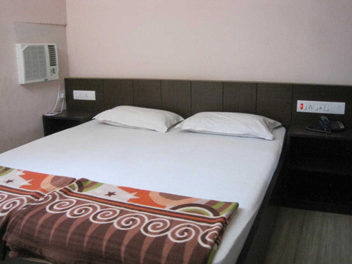 Hotel Arya Palace Puri Exterior foto