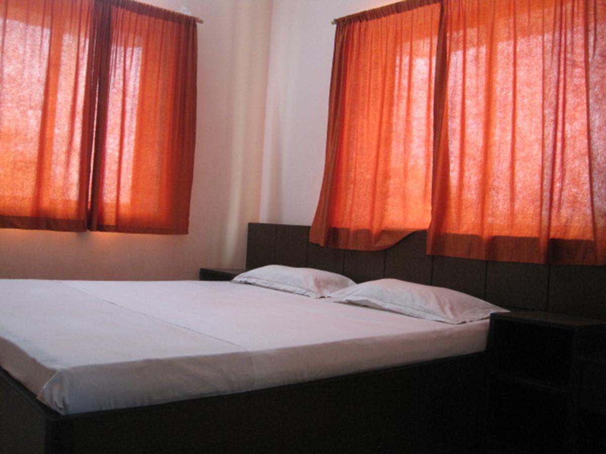 Hotel Arya Palace Puri Exterior foto