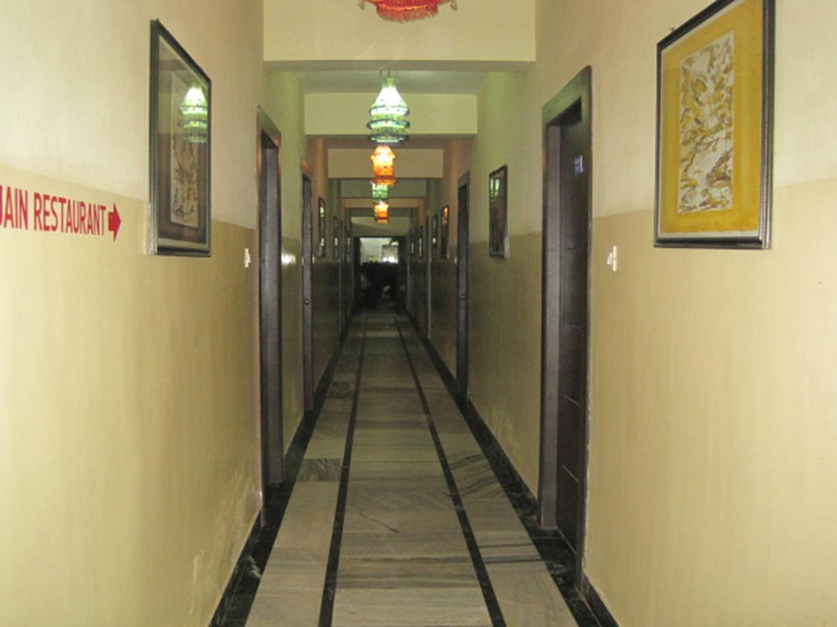 Hotel Arya Palace Puri Exterior foto